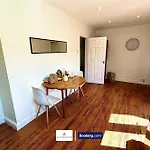 The Jungle Comfy & Spacious 3br By Altoluxo Short Lets & Serviced With Free Wifi & Parking *