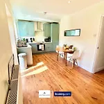 The Jungle Comfy & Spacious 3br By Altoluxo Short Lets & Serviced With Free Wifi & Parking 別荘 ブリストル