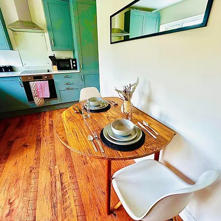 Holiday home The Jungle By Altoluxoexperience Short Lets & Serviced With Free Parking Bristol