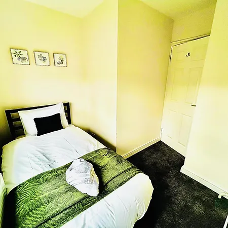 Holiday home The Jungle By Altoluxoexperience Short Lets & Serviced With Free Parking Bristol
