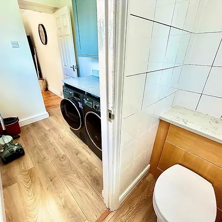 The Jungle By Altoluxoexperience Short Lets & Serviced With Free Parking Bristol