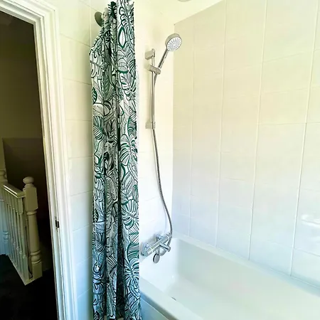 The Jungle By Altoluxoexperience Short Lets & Serviced With Free Parking Holiday home *