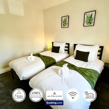 The Jungle Comfy & Spacious 3br By Altoluxo Short Lets & Serviced With Free Wifi & Parking * Bristol
