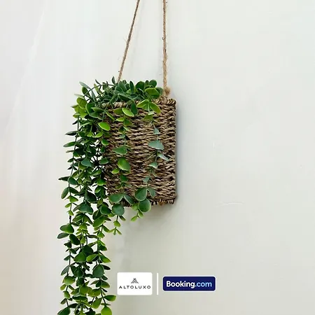 The Jungle Comfy & Spacious 3br By Altoluxo Short Lets & Serviced With Free Wifi & Parking