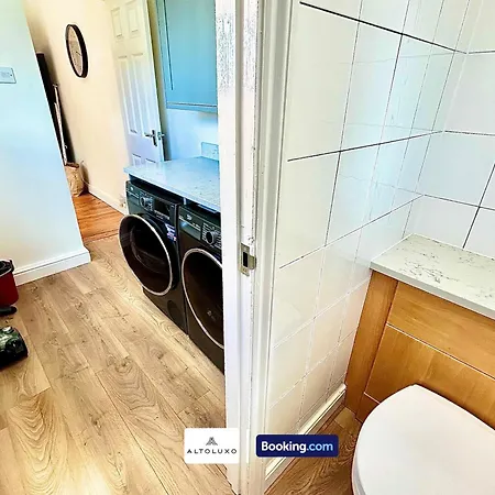 The Jungle Comfy & Spacious 3br By Altoluxo Short Lets & Serviced With Free Wifi & Parking Prázdninový dům *