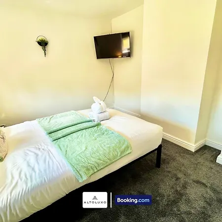 Nyaraló The Jungle Comfy & Spacious 3br By Altoluxo Short Lets & Serviced With Free Wifi & Parking *