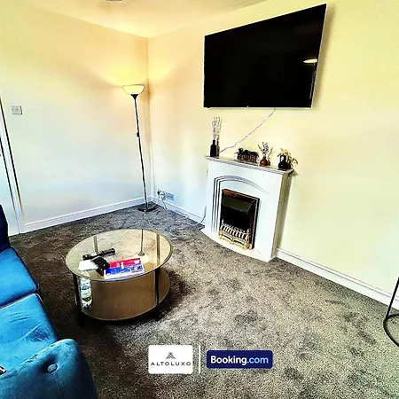 Holiday home The Jungle Comfy & Spacious 3br By Altoluxo Short Lets & Serviced With Free Wifi & Parking