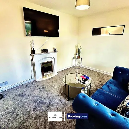 The Jungle Comfy & Spacious 3br By Altoluxo Short Lets & Serviced With Free Wifi & Parking *