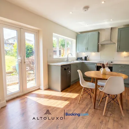 The Jungle Comfy & Spacious 3br By Altoluxo Short Lets & Serviced With Free Wifi & Parking Nyaraló Bristol