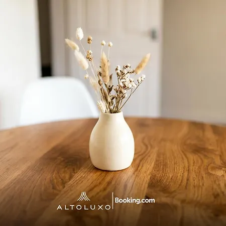 The Jungle Comfy & Spacious 3br By Altoluxo Short Lets & Serviced With Free Wifi & Parking Nyaraló *