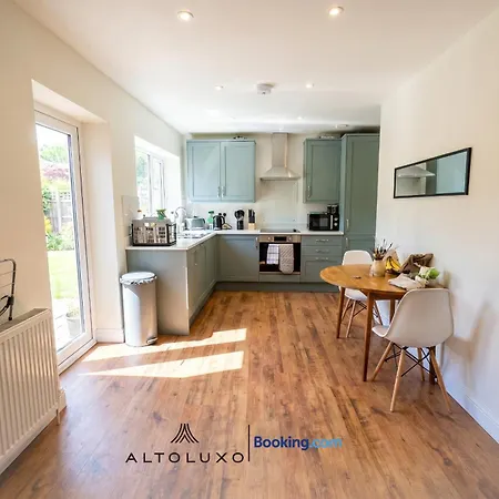The Jungle Comfy & Spacious 3br By Altoluxo Short Lets & Serviced With Free Wifi & Parking Nyaraló *