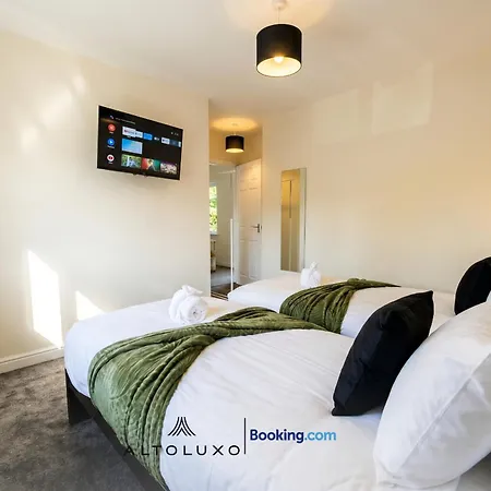 The Jungle Comfy & Spacious 3br By Altoluxo Short Lets & Serviced With Free Wifi & Parking Nyaraló Bristol