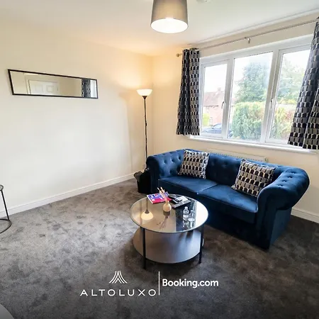 The Jungle Comfy & Spacious 3br By Altoluxo Short Lets & Serviced With Free Wifi & Parking