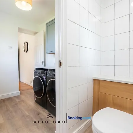 The Jungle Comfy & Spacious 3br By Altoluxo Short Lets & Serviced With Free Wifi & Parking Nyaraló *
