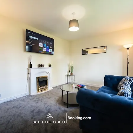 Nyaraló The Jungle Comfy & Spacious 3br By Altoluxo Short Lets & Serviced With Free Wifi & Parking