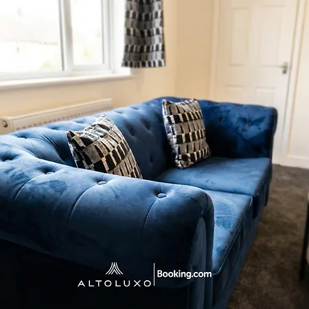 The Jungle Comfy & Spacious 3br By Altoluxo Short Lets & Serviced With Free Wifi & Parking * Bristol