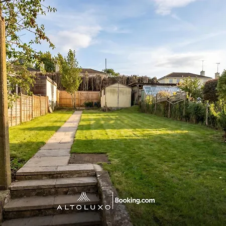 The Jungle Comfy & Spacious 3br By Altoluxo Short Lets & Serviced With Free Wifi & Parking Nyaraló Bristol