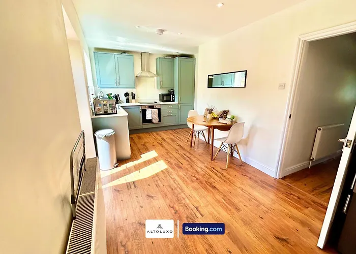 The Jungle Comfy & Spacious 3br By Altoluxo Short Lets & Serviced With Free Wifi & Parking Prázdninový dům Bristol