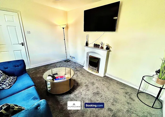 Holiday home The Jungle Comfy & Spacious 3br By Altoluxo Short Lets & Serviced With Free Wifi & Parking