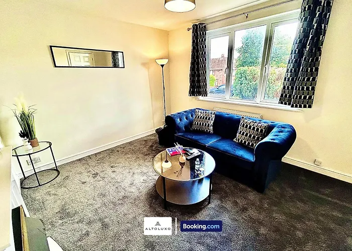 The Jungle Comfy & Spacious 3br By Altoluxo Short Lets & Serviced With Free Wifi & Parking