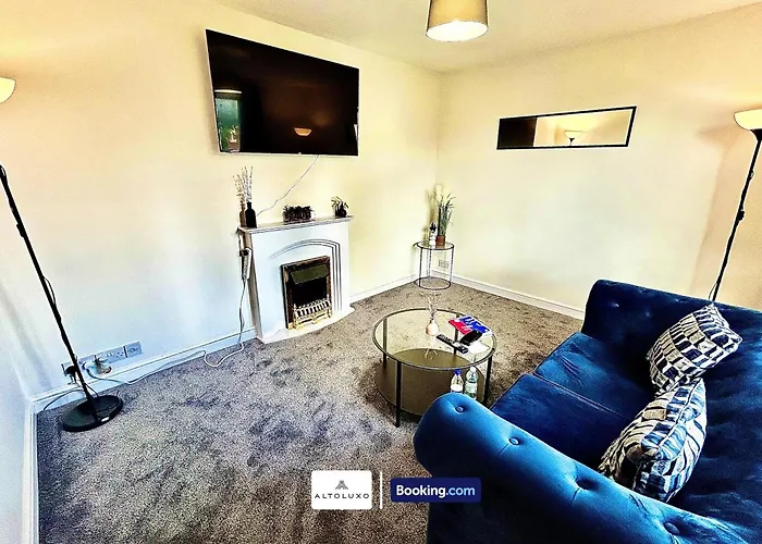 The Jungle Comfy & Spacious 3br By Altoluxo Short Lets & Serviced With Free Wifi & Parking *