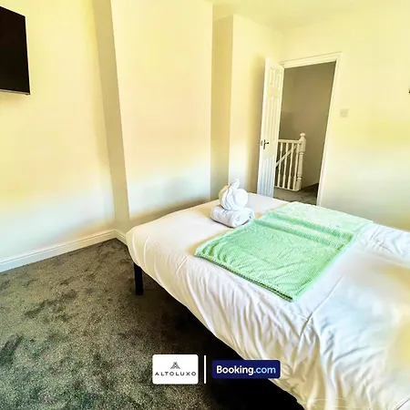 Nyaraló The Jungle Comfy & Spacious 3br By Altoluxo Short Lets & Serviced With Free Wifi & Parking Bristol