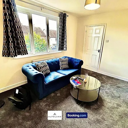 The Jungle Comfy & Spacious 3br By Altoluxo Short Lets & Serviced With Free Wifi & Parking * Bristol