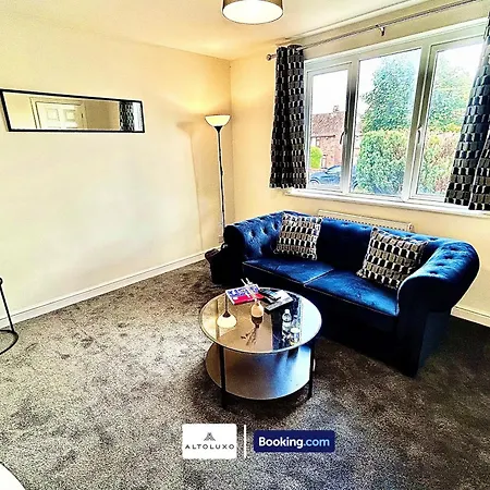 The Jungle Comfy & Spacious 3br By Altoluxo Short Lets & Serviced With Free Wifi & Parking