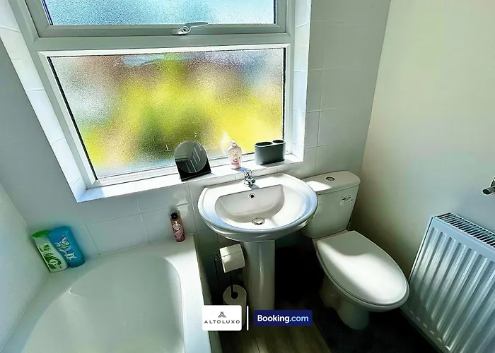 בית נופש The Jungle Comfy & Spacious 3br By Altoluxo Short Lets & Serviced With Free Wifi & Parking