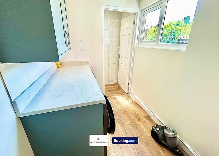 בית נופש The Jungle Comfy & Spacious 3br By Altoluxo Short Lets & Serviced With Free Wifi & Parking *