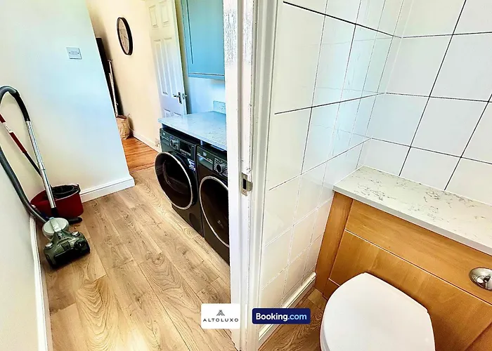 The Jungle Comfy & Spacious 3br By Altoluxo Short Lets & Serviced With Free Wifi & Parking בית נופש *