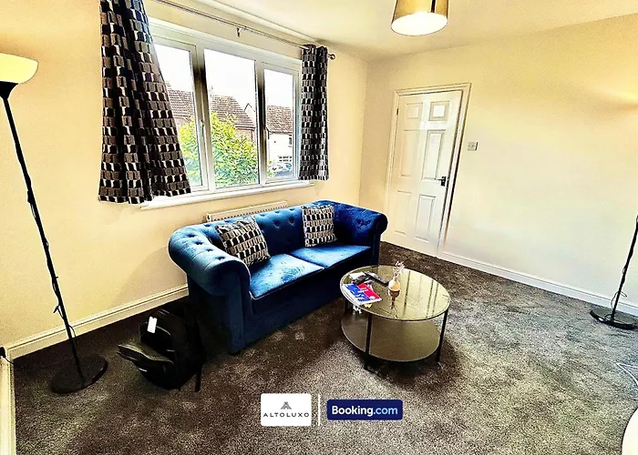 The Jungle Comfy & Spacious 3br By Altoluxo Short Lets & Serviced With Free Wifi & Parking * Bristol